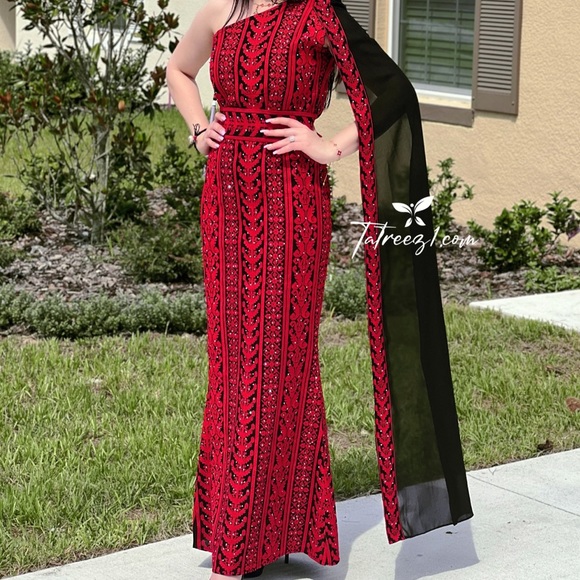 One shoulder Fully Embroidery traditional Thoub - Picture 5 of 6